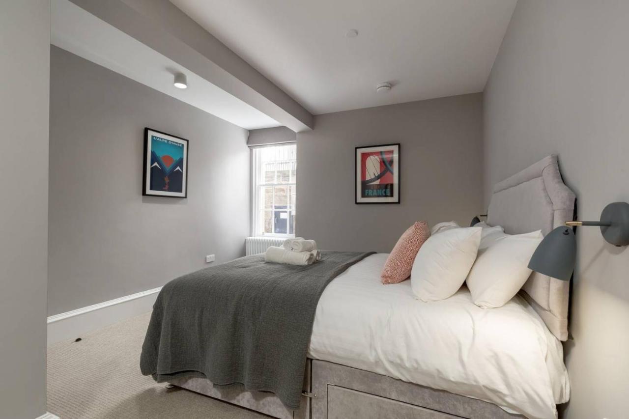 Joivy Luxurious 2Br Home Near Haymarket Station Единбург Екстериор снимка