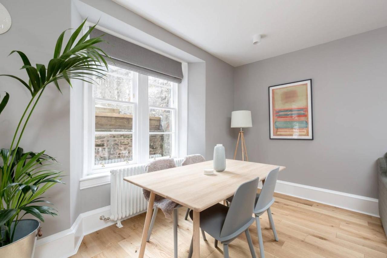 Joivy Luxurious 2Br Home Near Haymarket Station Единбург Екстериор снимка