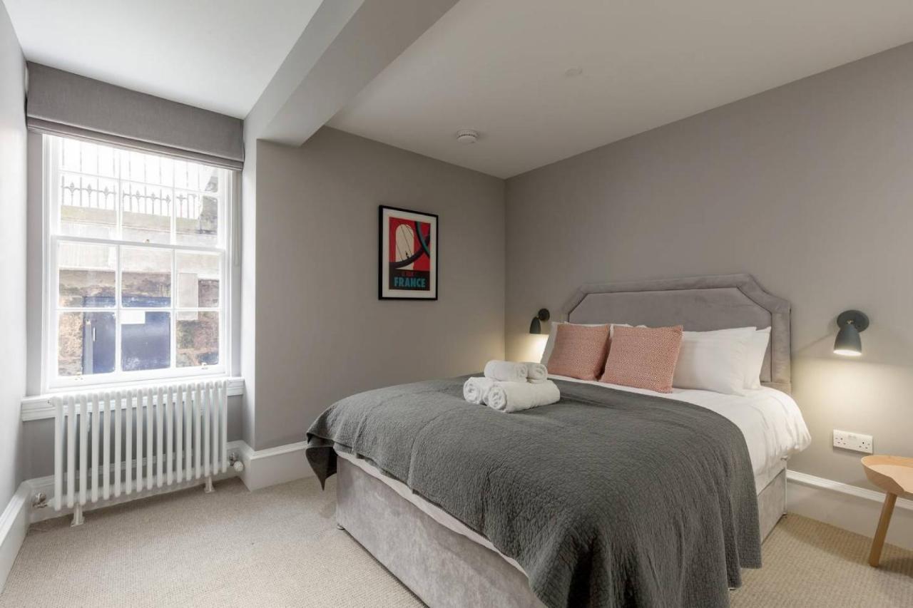 Joivy Luxurious 2Br Home Near Haymarket Station Единбург Екстериор снимка