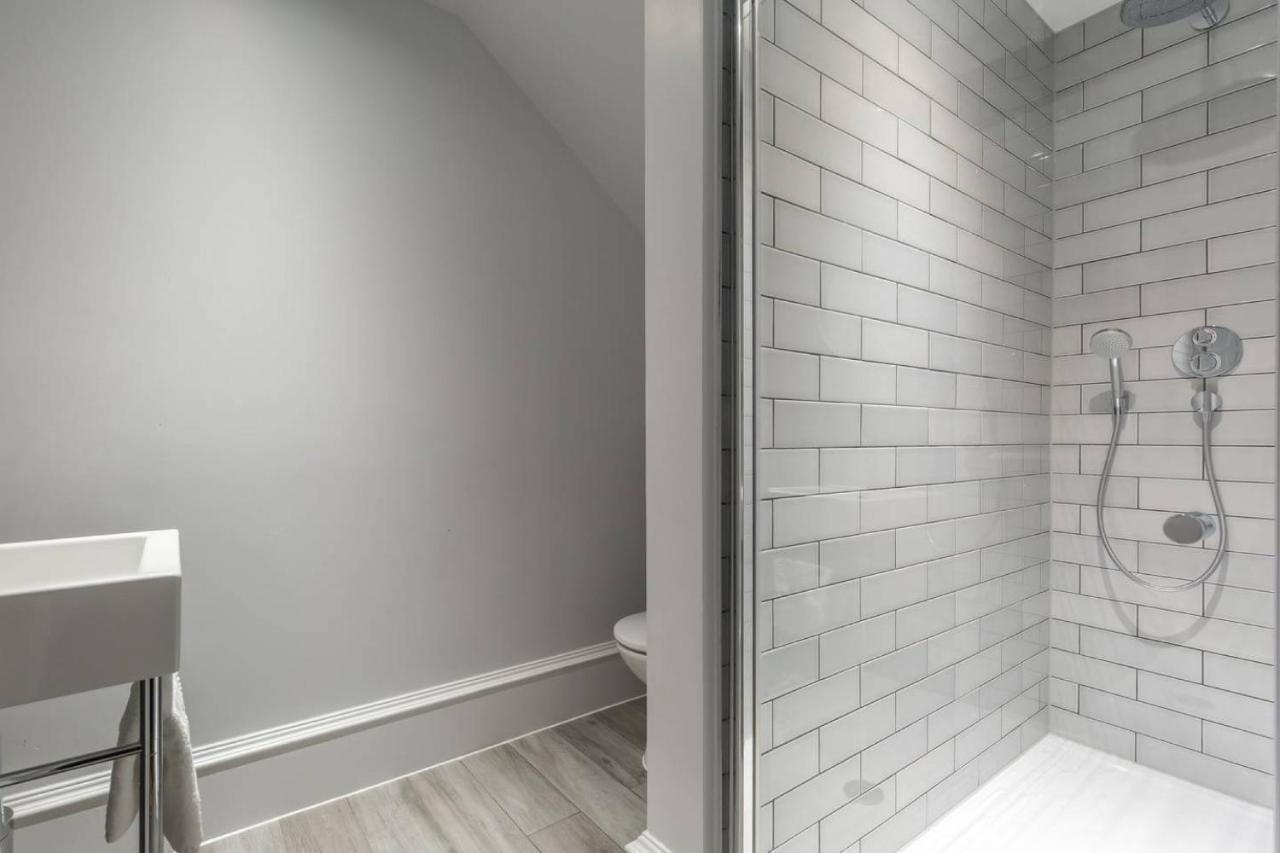 Joivy Luxurious 2Br Home Near Haymarket Station Единбург Екстериор снимка