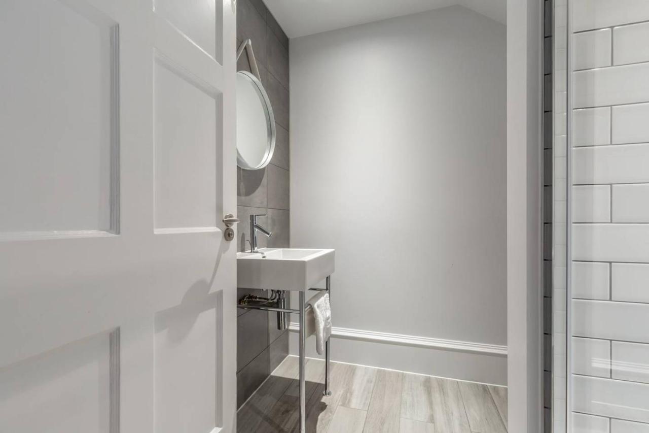 Joivy Luxurious 2Br Home Near Haymarket Station Единбург Екстериор снимка