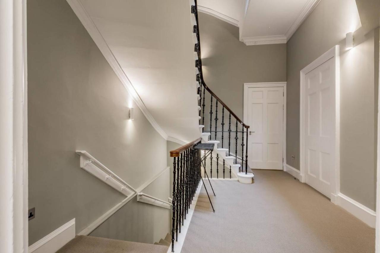 Joivy Luxurious 2Br Home Near Haymarket Station Единбург Екстериор снимка