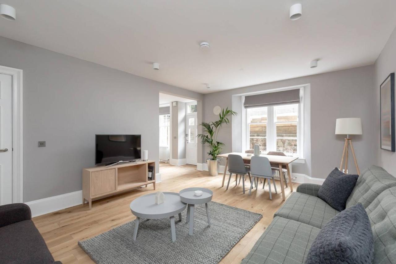 Joivy Luxurious 2Br Home Near Haymarket Station Единбург Екстериор снимка