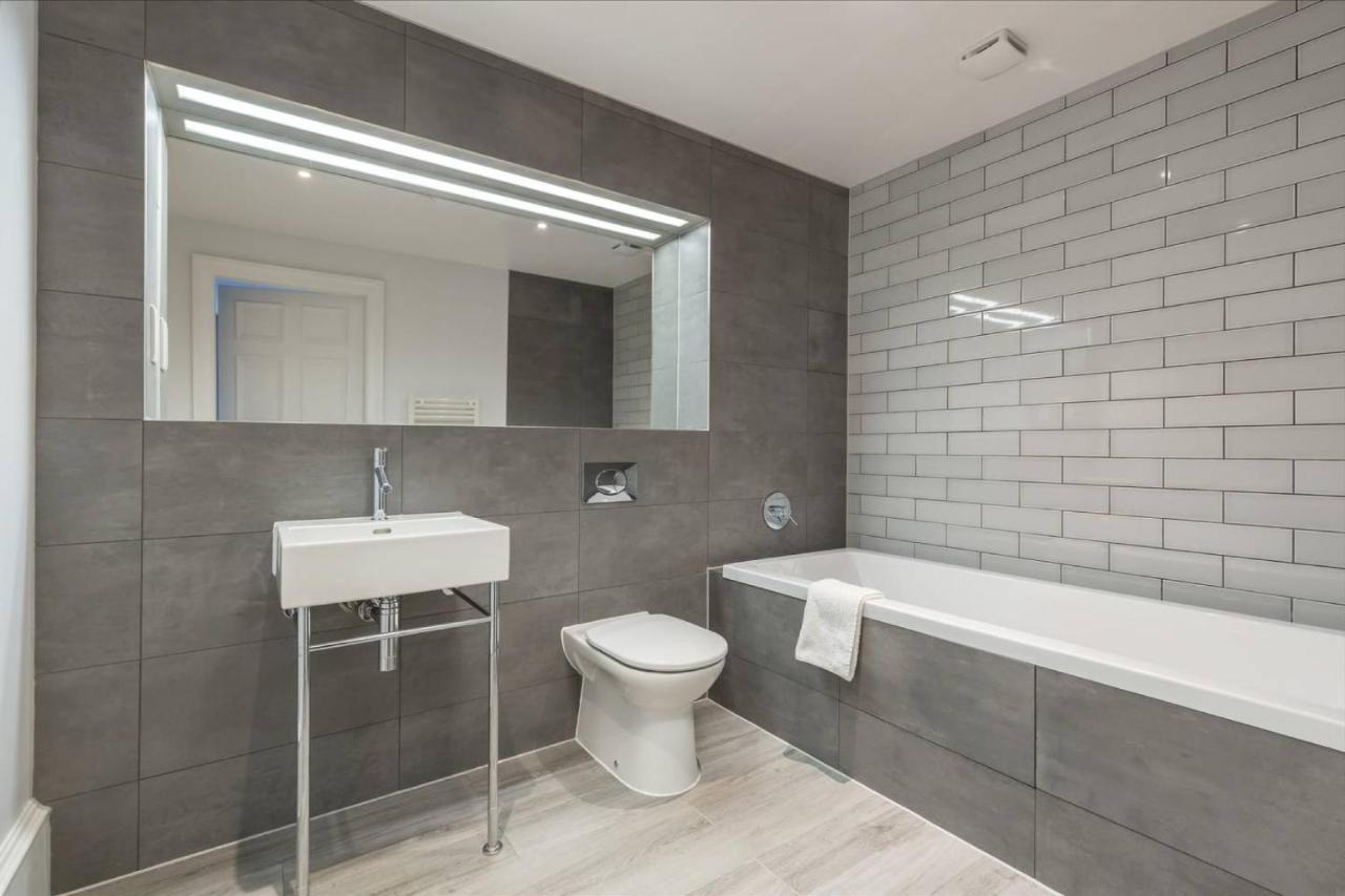 Joivy Luxurious 2Br Home Near Haymarket Station Единбург Екстериор снимка