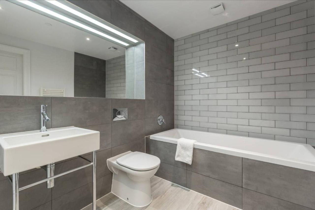 Joivy Luxurious 2Br Home Near Haymarket Station Единбург Екстериор снимка