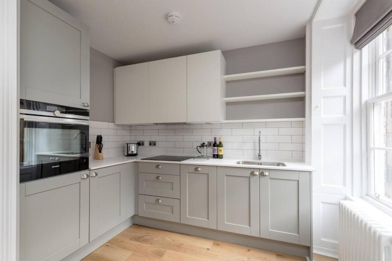 Joivy Luxurious 2Br Home Near Haymarket Station Единбург Екстериор снимка